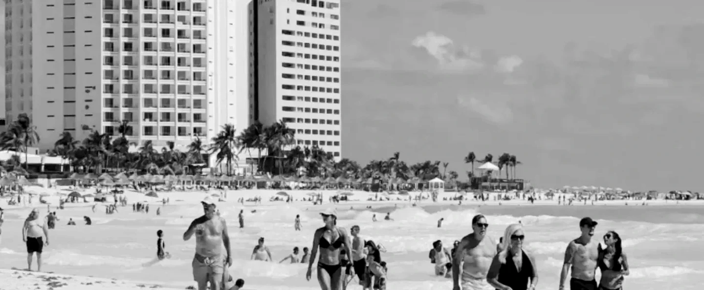 Alza de 17.8 % al cobro a turistas extranjeros y reparto de 57 % a la Defensa en el dictamen de la Comisión de Hacienda