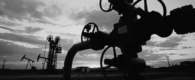 Ataques a petroleros en Ormuz sostienen el Brent cerca de 100 dólares y aumentan el costo del subsidio a la gasolina en México